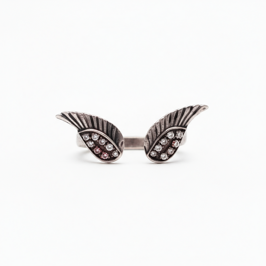 Twin wing silver ring detail view